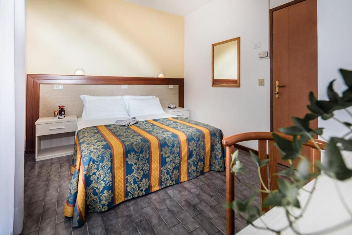 Hotel Bettina Lido di Jesolo Exteriör bild