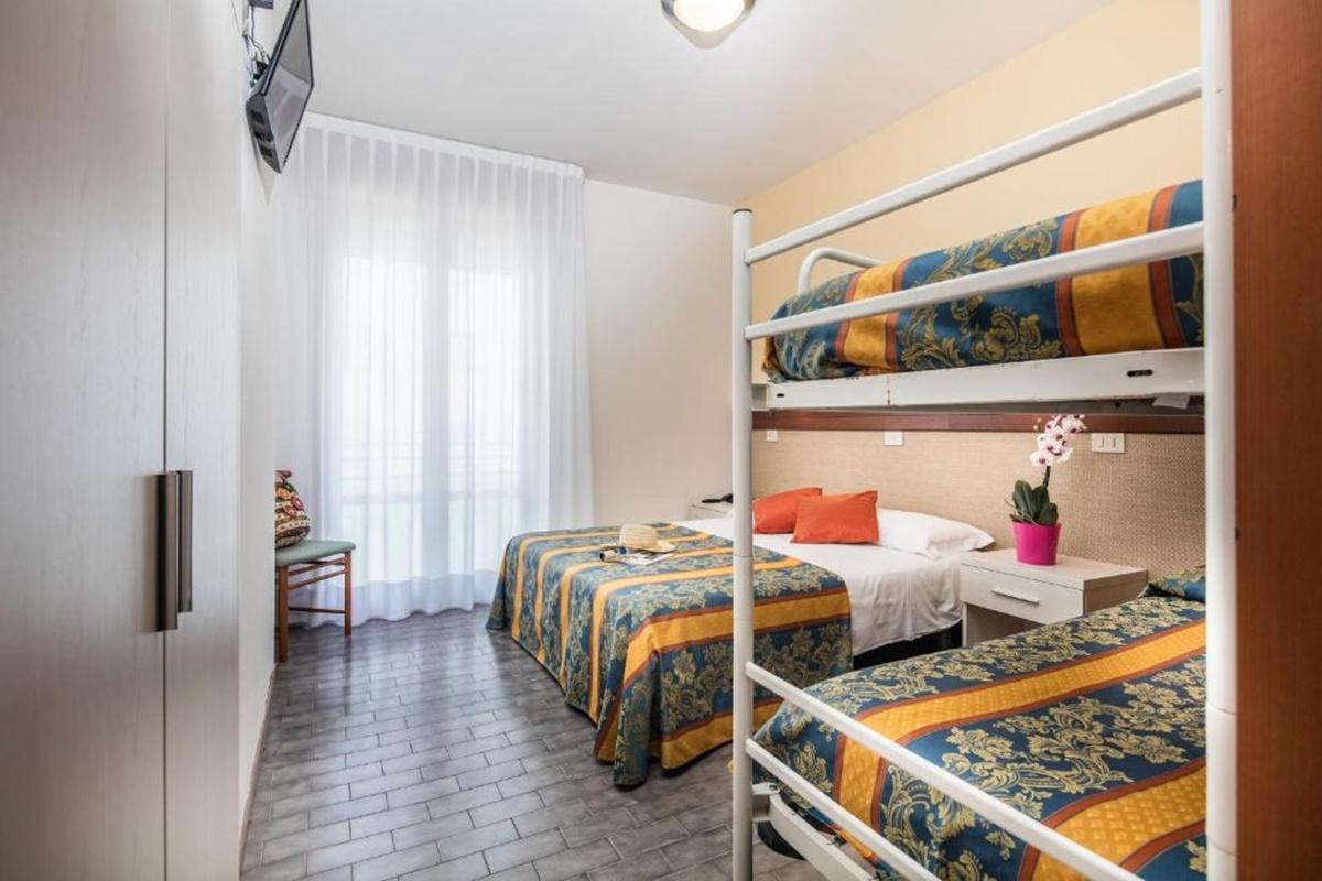Hotel Bettina Lido di Jesolo Exteriör bild