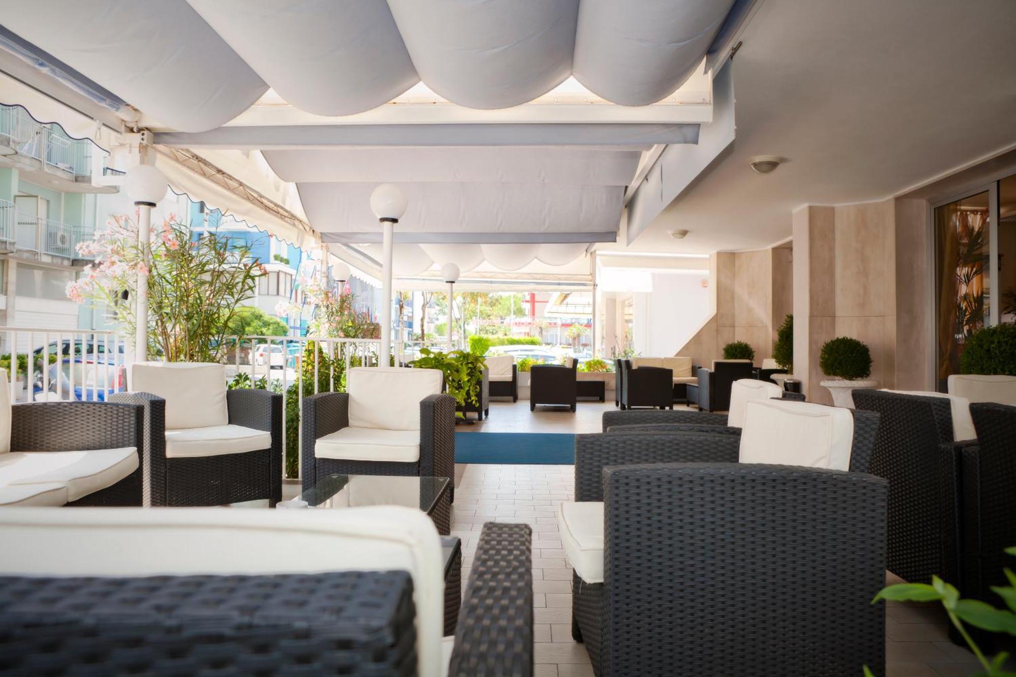 Hotel Bettina Lido di Jesolo Exteriör bild
