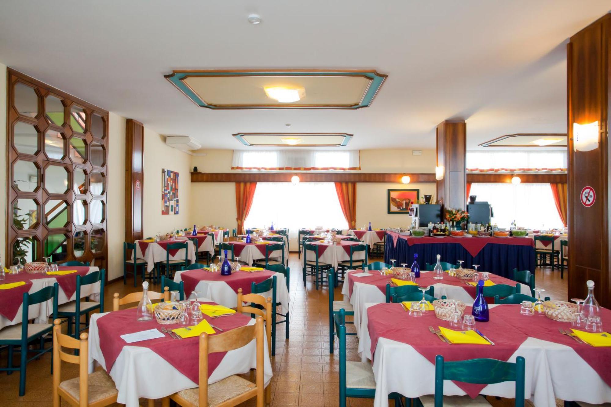 Hotel Bettina Lido di Jesolo Exteriör bild