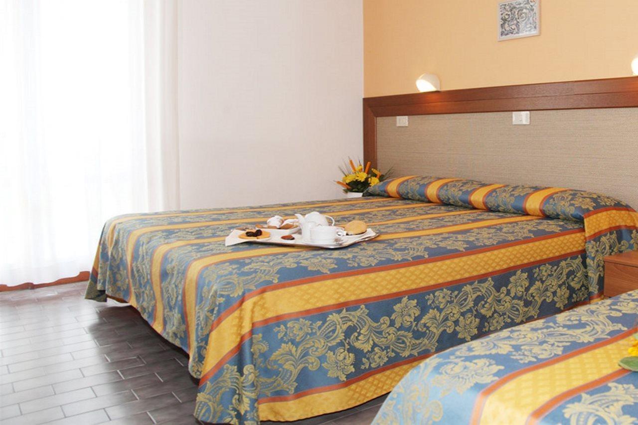 Hotel Bettina Lido di Jesolo Exteriör bild