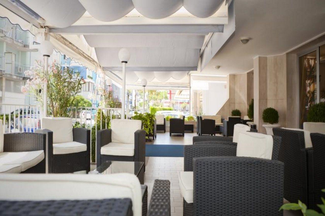 Hotel Bettina Lido di Jesolo Exteriör bild