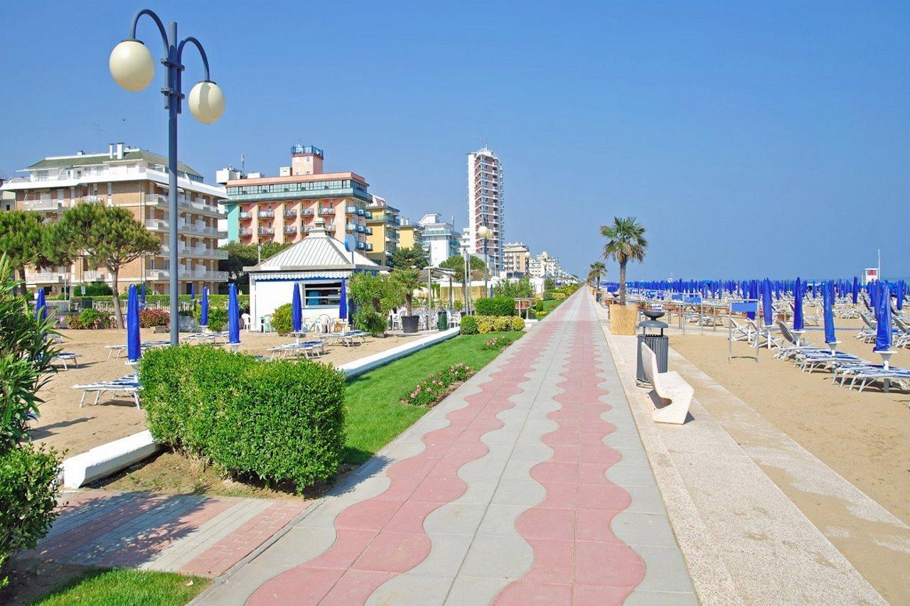 Hotel Bettina Lido di Jesolo Exteriör bild