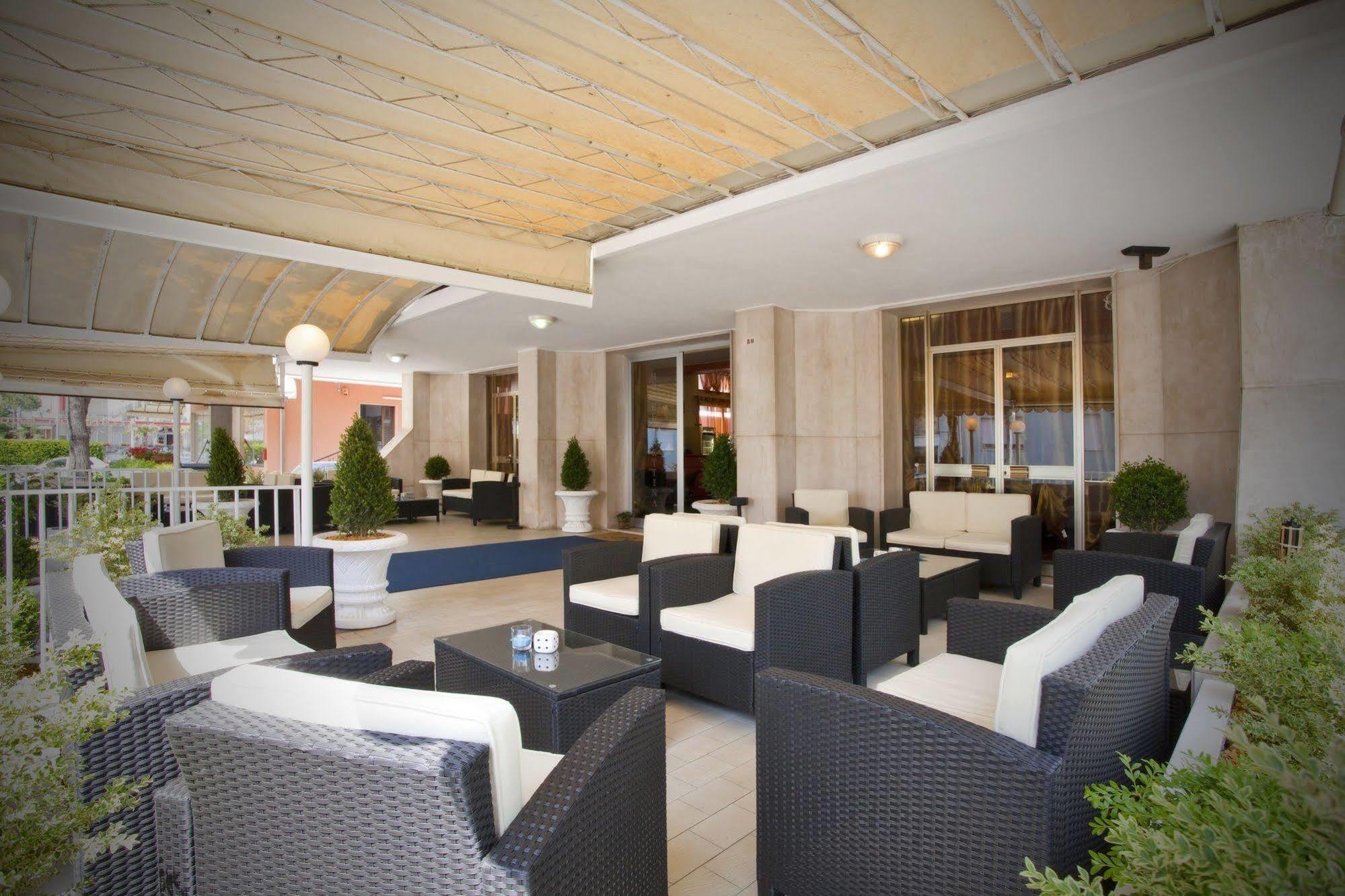 Hotel Bettina Lido di Jesolo Exteriör bild